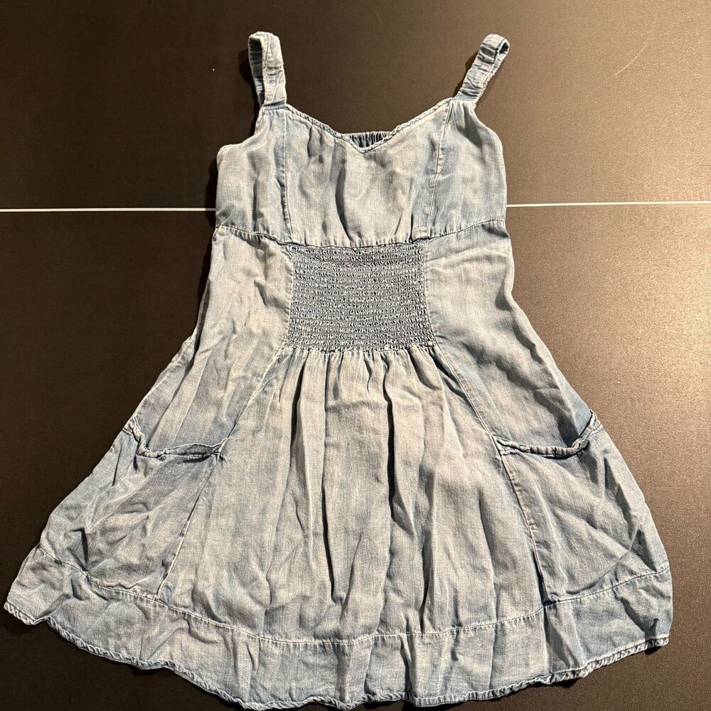 White Birch Smocked Waist Chambray Denim Dress M\